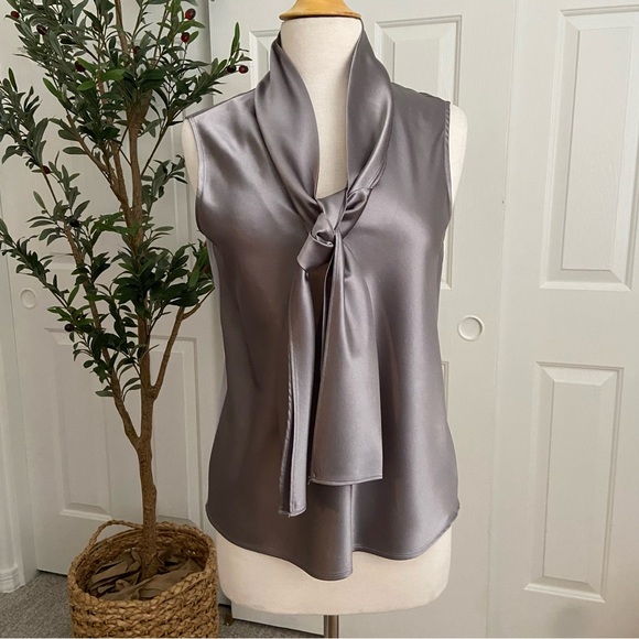 NINE WEST Silver Gray Sleeveless Blouse that Ties in Front - Picture 4 of 9